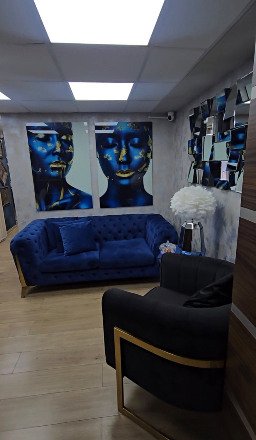 Sala privada para la atención de clientes en TACAM